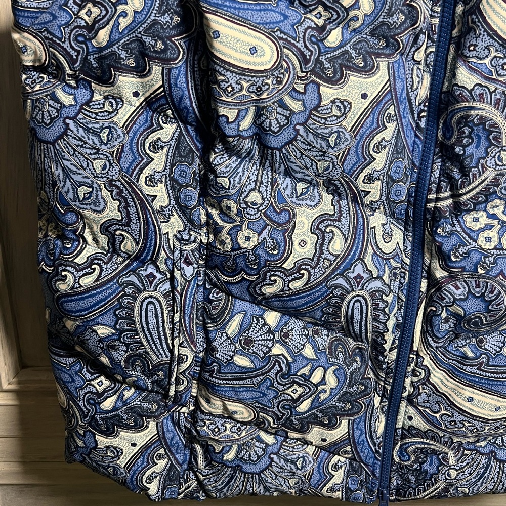 Talbots Blue & White Paisley Floral Printed Duck Down Feather Puffer Vest - Picture 2 of 7